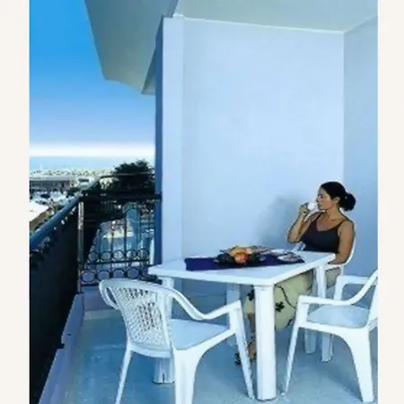 Bright With Outdoor Pool *