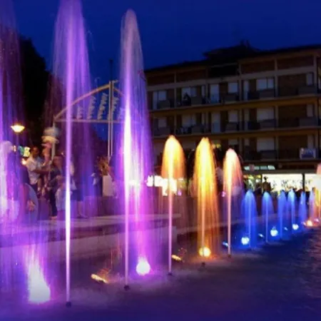 Bright With Outdoor Pool ביביונה