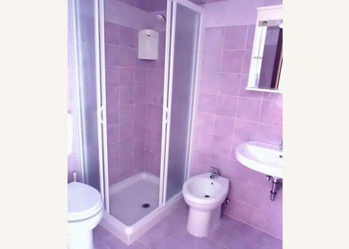 Bright With Outdoor Pool Appartamento