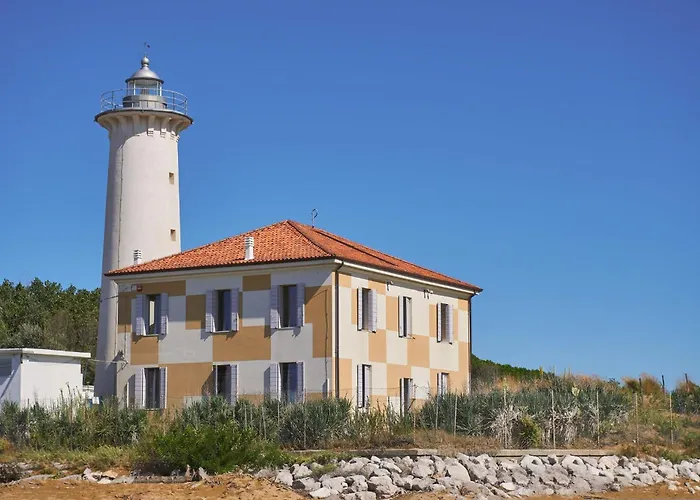 Bright With Outdoor Pool *